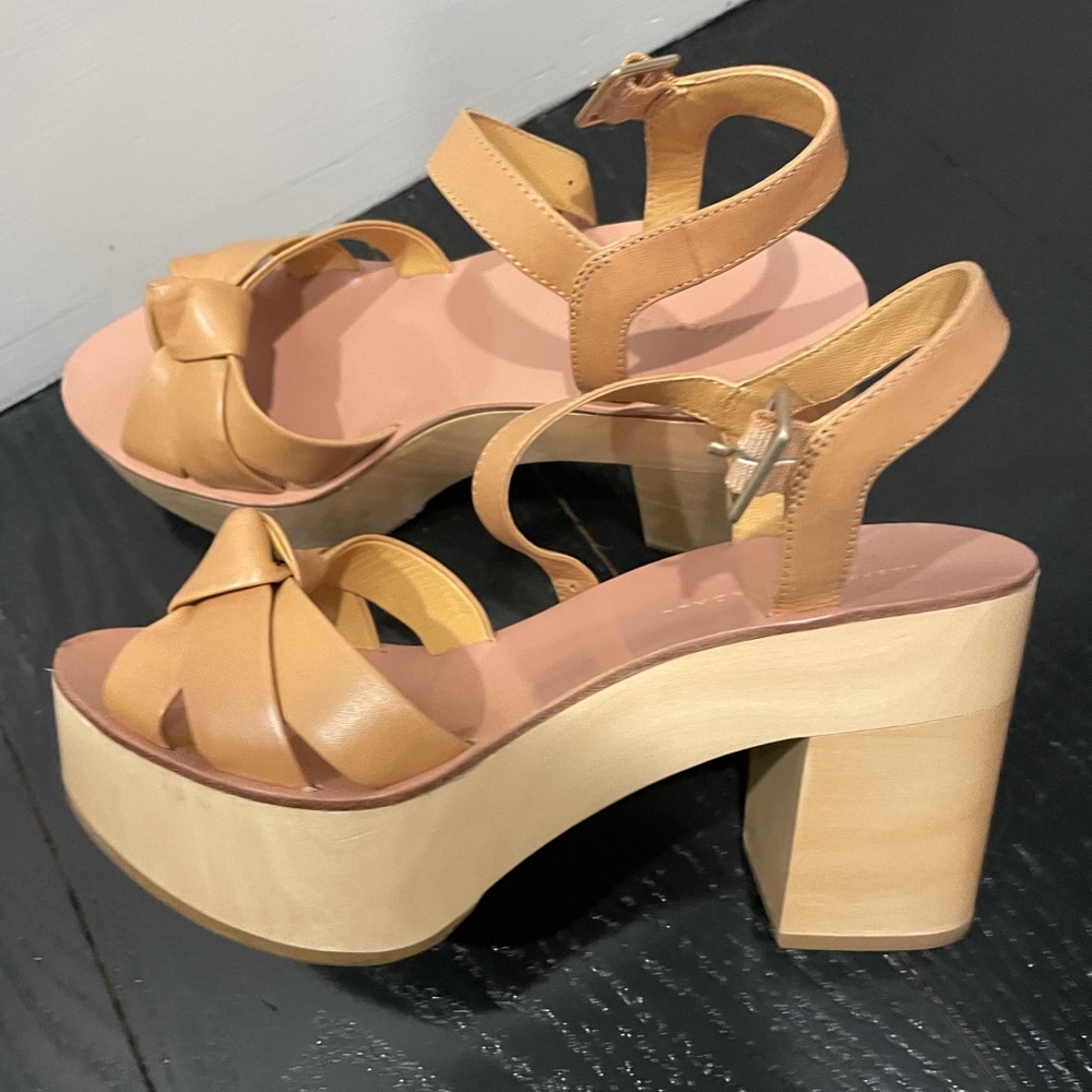 Loeffler Randall platform sandal beige size 9 wood heel